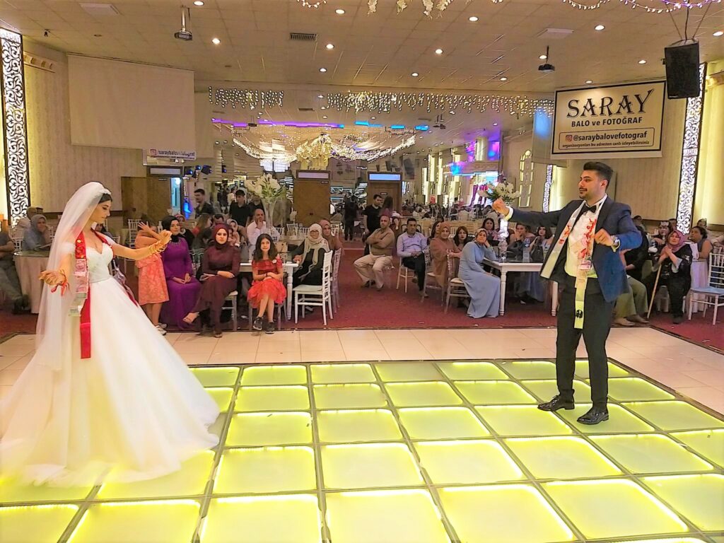 ÖCAL AİLESİNDEN MESUDE VE MUHSİN’ EDİLLERE DESTAN DÜĞÜN TÖRENİ…