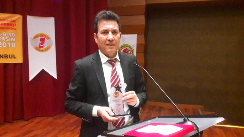 ADANALI ERTAN YILMAZ’A ZİRVEDEKİLER ÖDÜLÜ…