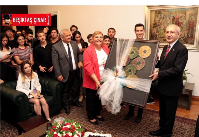 Ceyhan Belediye Başkanı Hülya Erdem, Ceyhanlı Z kuşağı gençlerle birlikte CHP Genel Başkanı Kemal Kılıçdaroğlu ile buluştu