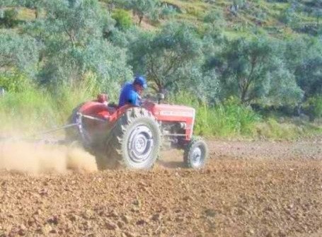 Çukurova’nın tarlada yürüyen kütüphanesi Orhan Önal’dan sitem; sahipsiz bırakıldık!..