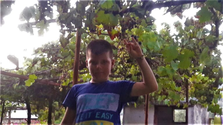 Hatay Erzin ilçesinde Kerim Ergüler, yetkililerden hala tablet bekliyor…