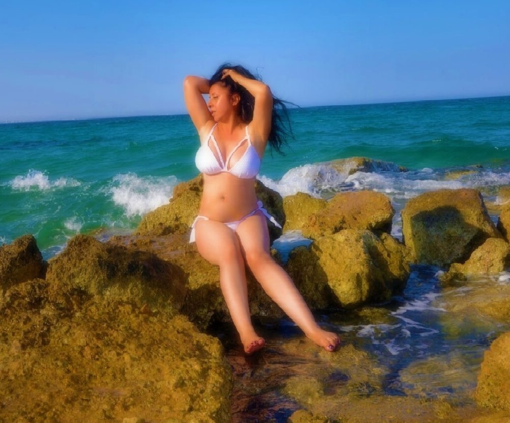 Melodilerin rüzgârında esen; Türk müziği sanatçısı Şenay Yücel…