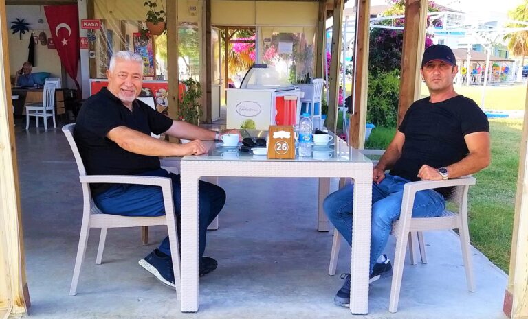 Başkan Şahin Özer, Yumurtalık Marin Otelde Sayın Özcan Bilgi ile bayramlaştı ve hasret giderdi…