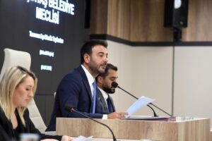 CÜNEYT ARKIN’IN ADI BEŞİKTAŞ’TAKİ SANATÇILAR PARKI’NA VERİLDİ