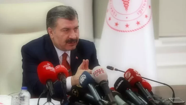 Sağlık Bakanı Fahrettin Koca, Maskeler geri gelecek mi? Sorusu: Kötü günler geride kaldı, müsterih olun…