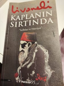 Bu kitap hakkında, bir iki satır yazmak için, önce Zülfü Livaneli’yi çok iyi tanımak lazım…