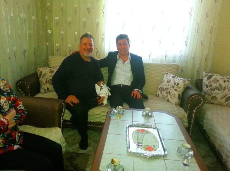 Beşiktaşlı Nejla Hanım, Beşiktaşlı çocukluk aşkı eşine böbreğini bir dakika bile düşünmeden verdi…