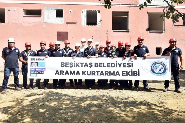 BEŞİKTAŞ BELEDİYESİ OLASI İSTANBUL DEPREMİNE KARŞI DEPREM TATBİKATI YAPTI