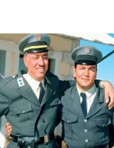 Baba oğul Kemal Sunal ve Ali Sunal’ın beraber rol aldıkları ilk ve tek film, “Propaganda” büyük eksik özlüyoruz; mekanın cennet olsun…