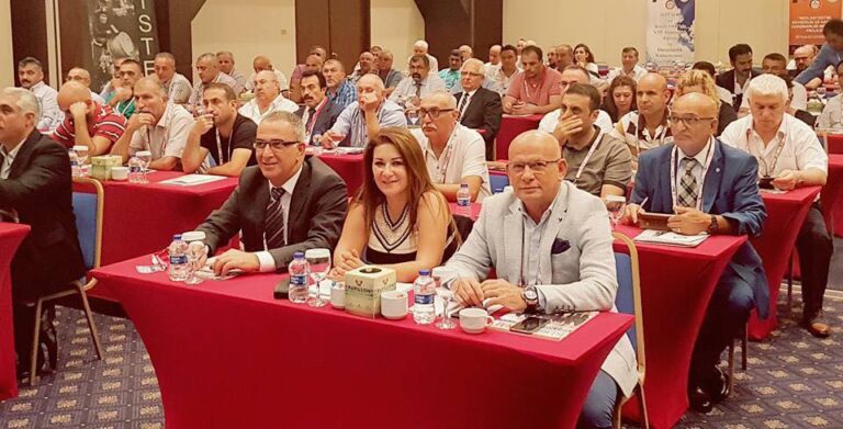 İstanbul Berberler Odası Başkanı Şükrü Akyüz: “Berberlerin haftada bir gün; Pazar, Pazartesi ve ya Salı günü kapatılsın diye; meslektaşlarımızla şu an anket yapıyoruz,” dedi.  