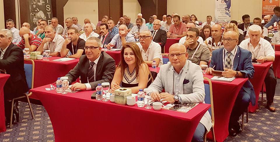 İstanbul Berberler Odası Başkanı Şükrü Akyüz: “Berberlerin haftada bir gün; Pazar, Pazartesi ve ya Salı günü kapatılsın diye; meslektaşlarımızla şu an anket yapıyoruz,” dedi.