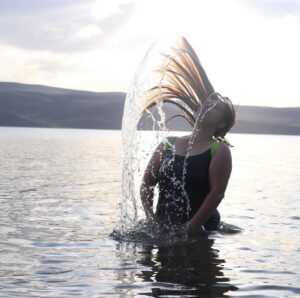 Gökyüzünde yağmur yeryüzünde biz…