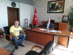 ŞAHİN ÖZER YUMURTALIK KAYMAKAMI DOÇ. DR.ADİL NAS’I ZİYARET ETTİ…