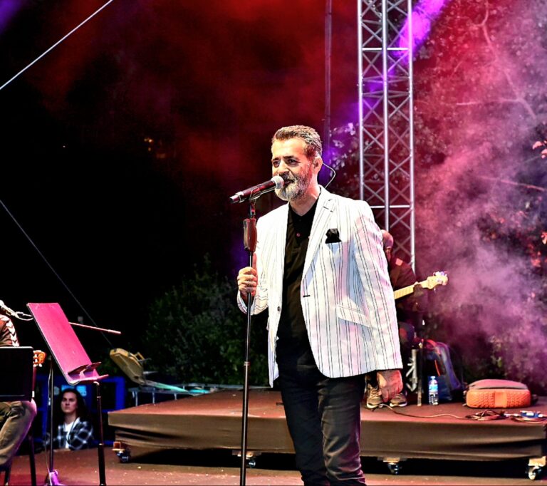 BEŞİKTAŞ FESTİVALİ HIZ KESMEDEN DEVAM EDİYOR… BEŞİKTAŞ FESTİVALİ’NDE HÜSEYİN TURAN DİNLEYİCİLERİYLE BULUŞTU…