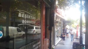 Tarihi Beşiktaş Börekçisi kapanıyor… Yerine Kafe mi açılıyor?