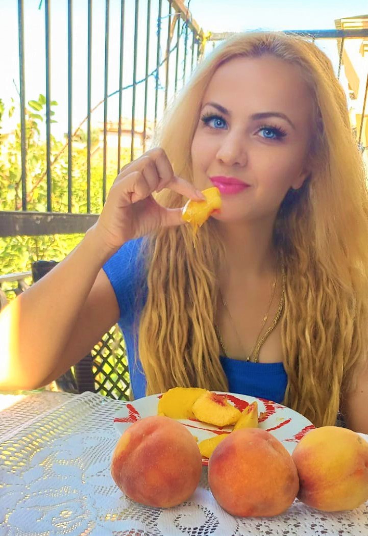 Şeftali güzeli Yağmur’dan şeftalinin yararları…