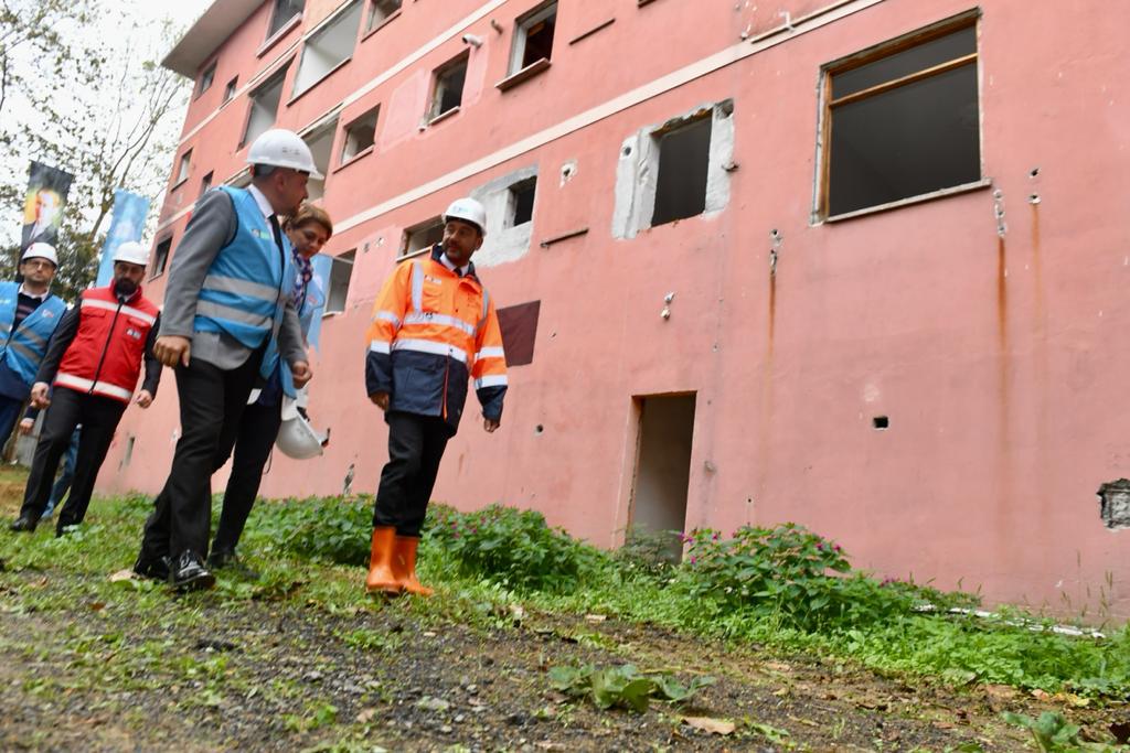BEŞİKTAŞ’TA KENTSEL DÖNÜŞÜM ÇALIŞMALARI KAPSAMINDA İLK BINALAR YIKILDI!