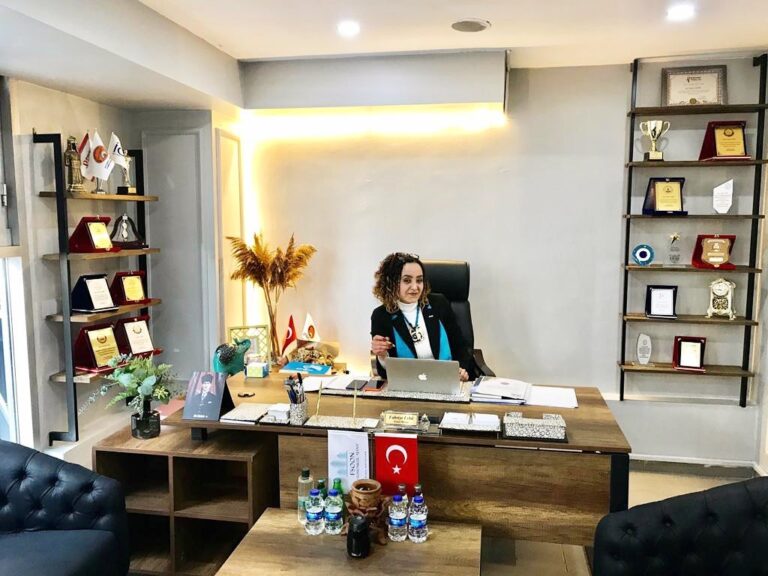 Sadece kendimize bakıp kendimizi bulacağımız tek şey aynalarımızdır…