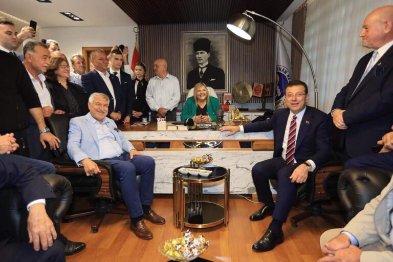 Ceyhanlı şair ve yazar Elifnur Tuğba Yalın’ın haberi; Ekrem İmamoğlu, Ceyhan’ı da ziyaret etti…