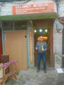 Beşiktaş’ın esnafı Mustafa Selamet, İzmir maraton 1.si oldu, kupasını aldı…