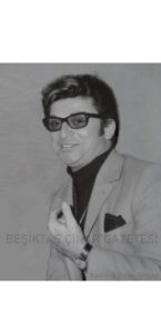 Bir tarihte Zeki Müren, bugün tamda ihtiyacımız olan; Kuaförü Ertan Yılmaz’a bakın neler söylüyor: Vicdanın yarısı “Merhamet” kalan yarısı da  “Adalettir.” Sanat Güneşimiz; Tüm servetini SSK ve Eğitim vakıflarına bağışladı. Teşekkür ederiz. Mekanı cennet olsun…