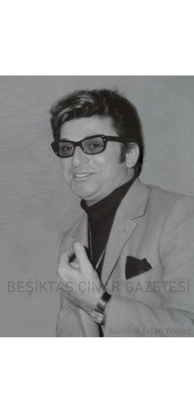 Bir tarihte Zeki Müren, bugün tamda ihtiyacımız olan; Kuaförü Ertan Yılmaz’a bakın neler söylüyor: Vicdanın yarısı “Merhamet” kalan yarısı da  “Adalettir.” Sanat Güneşimiz; Tüm servetini SSK ve Eğitim vakıflarına bağışladı. Teşekkür ederiz. Mekanı cennet olsun…