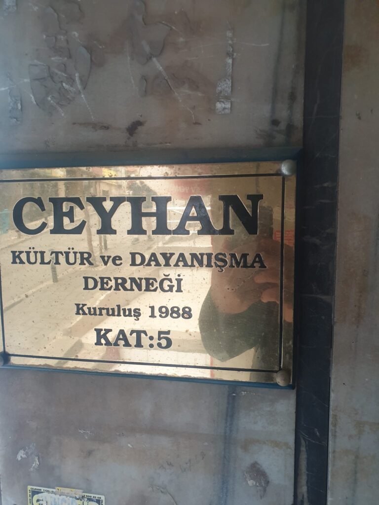 Ceyhan Kültür ve Dayanışma Derneği, burs verdiği Ceyhanlı öğrencilerine İstanbul Kartal’da kebap ikram etti…
