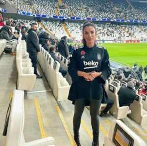 Selen Yakıcı: “Beşiktaşlı Olmaktan Utanıyorum Diye Yazan Taraftara Cevabım…”