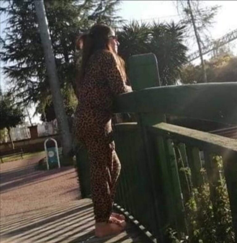 Ceyhanlı Şair ve Yazar Elifnur Tuğba Yalın diyor ki… Özlerim… Sevda güneşim olup, dünyamı aydınlattın…