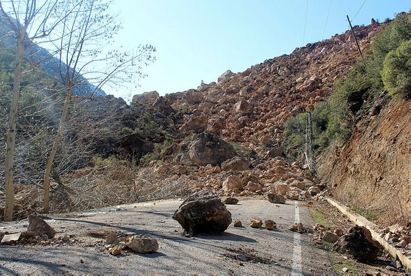 Kahramanmaraş depremi Gaziantep İslahiye’deki iki dağı birleştirdi! İşte hayrete düşüren görüntü…