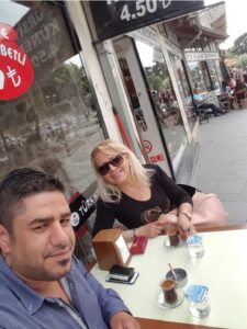 “Elimde son resmin ve mezar taşın kaldı seninle içtiğimiz son kahveymiş”