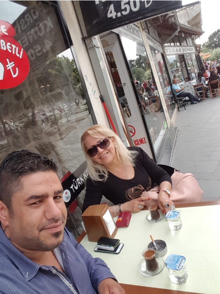 “Elimde son resmin ve mezar taşın kaldı seninle içtiğimiz son kahveymiş”