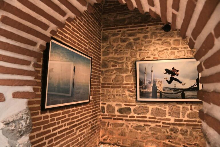 YERÇEKİMİNE MEYDAN OKUYAN UÇAN FRANSIZ FORGETMAT İZLEYENLERİNİ BEŞİKTAŞ’TA YENİ BİR YOLCULUĞA DAVET EDİYOR