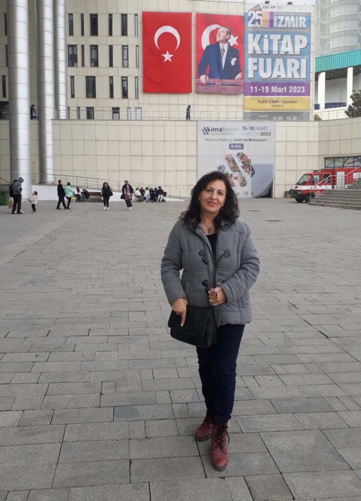 Yazar Ümran Öztürk; 25. İzmir Kitap Fuarındaydım. Bir okuyucu olarak stantları gezdim, dostlarla sohbet ettim…