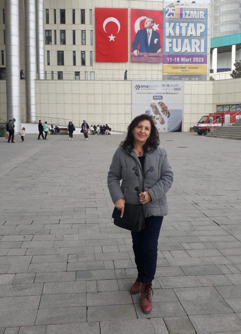 Yazar Ümran Öztürk; 25. İzmir Kitap Fuarındaydım. Bir okuyucu olarak stantları gezdim, dostlarla sohbet ettim…