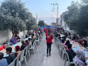 Başkanı Hülya Erdem; Ceyhan’da her akşam bir mahallede iftar sofrası kuruyor…