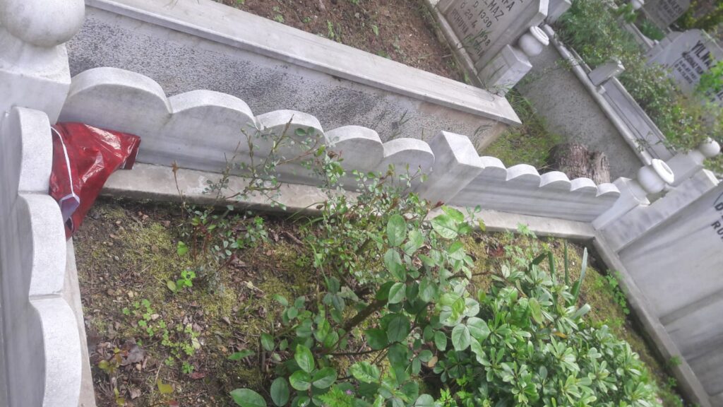 İstanbul’da Ramazan Bayramı dolayısıyla mezarlıklarda büyük yoğunluk yaşandı…