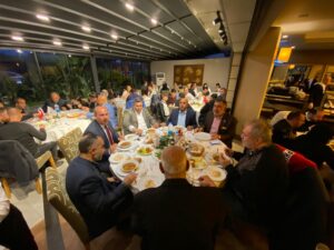 Ferhan Ademhan, İzmir Roman Dernek Başkanı Kanat Önder’i ve ekibini Volley Otelinde misafir ettik…