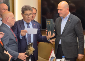 “İçişleri Bakanı Süleyman Soylu ve İstanbul Esnaf ve Sanatkarlar Kredi ve Kefalet Kooperatifleri Birliği Başkanı Şükrü Akyüz ile bir etkinlikte…”