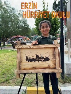 Erzin Hürriyet Okulumuz Görsel Sanatlar Öğretmeni Ahmet Kurt yönetiminde öğrencilerimizin yıl boyunca yaptıkları eserler…