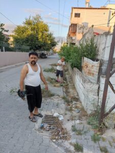 VATANDAŞLAR TEMIZLIK İÇİN KOLLARI SIVADI