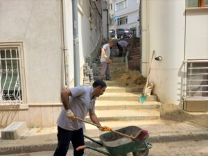 BEŞİKTAŞ HALKI; BEŞİKTAŞ BELEDİYESİNDE, GECE GÜNDÜZ ÇALIŞAN EMEKCİ FEN İŞCİLERİNE ÇOK TEŞEKKÜR EDİYOR…