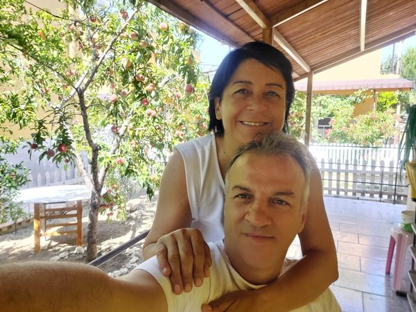 Bu adaletsiz ve şerefsiz dünyada; Parayla satın alınamayan tek şey, sevgidir…