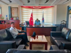 Erzin ilçe Kaymakamı Osman Demir’i ziyaret ettik, çay-kahve eşliğinde Hatay ili ve Erzin ilçesi depremini dile getirdik…