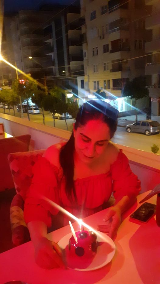 HOSGELDIN YENİ YAŞIM İnsan doğduğu, adını aldığı günün her yıldönümünde bir yaş daha yaşlandığı için hüzünlenir…