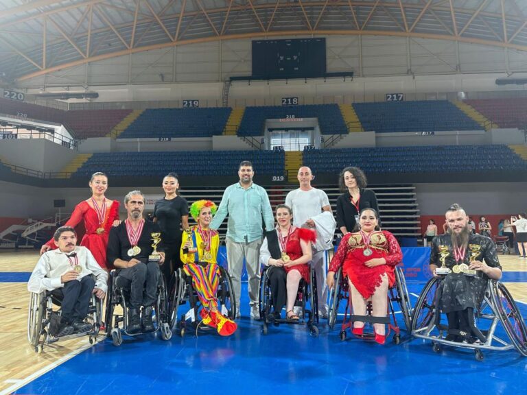 BEŞİKTAŞ ENGELSİZ SANAT TOPLULUĞU TÜRKİYE<br>ŞAMPİYONASINDA BÜYÜK BAŞARI KAZANDI