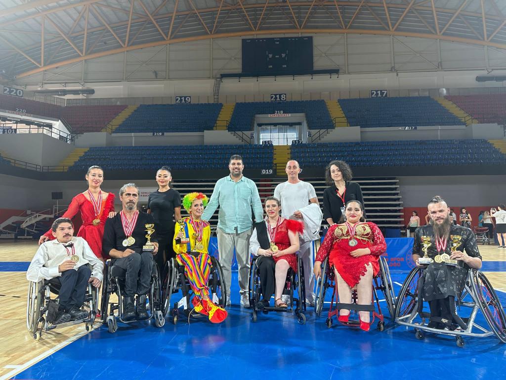 BEŞİKTAŞ ENGELSİZ SANAT TOPLULUĞU TÜRKİYE<br>ŞAMPİYONASINDA BÜYÜK BAŞARI KAZANDI