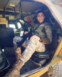 CEYHANLI ASKER SEVENLERİNİ YASA BOĞDU