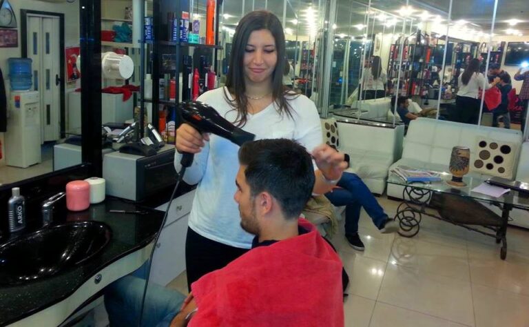 Beşiktaş’ta Erkek Berberlerinde Birer Tane Bayan Çalıştırma Zorunluluğu Mu Geliyor?