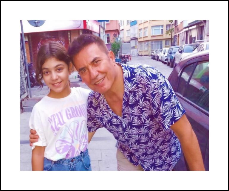 Zeynep yeğenimle; Beşiktaş Mısırlı Bahçe’den, herkese sevgi ve selamlarımızı gönderiyoruz…